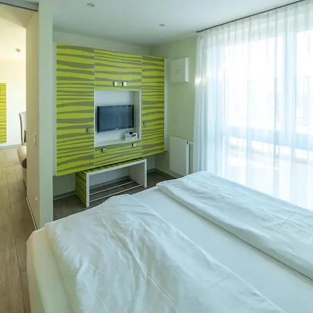 East 4* إرلانجن