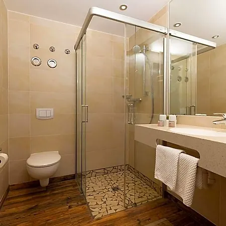 East Aparthotel