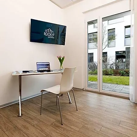 East Aparthotel